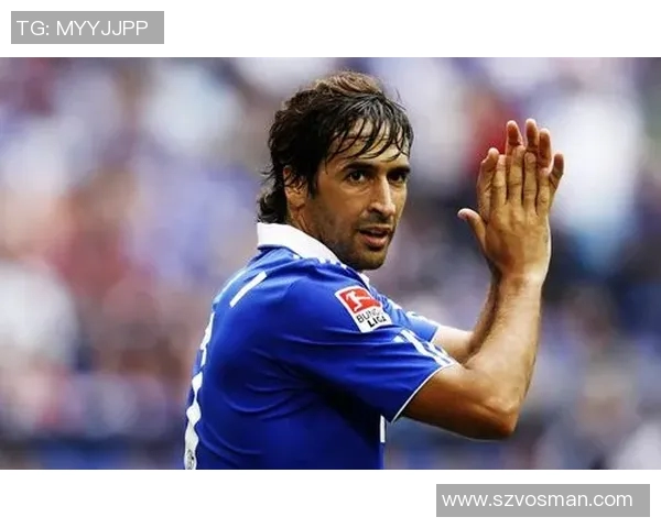 足球明星在沙滩上的精彩瞬间尽显风采与魅力的照片集锦