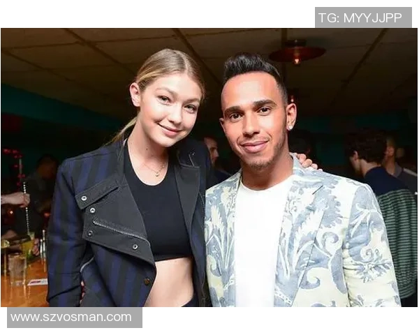 足球明星女友吉吉的魅力与时尚生活揭秘，闪耀球场外的精彩瞬间