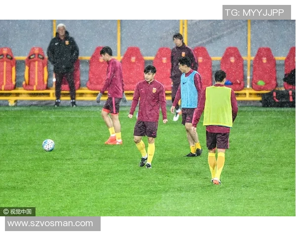 足球明星恋情被偷拍视频曝光引发热议粉丝纷纷围观评论不断 足球明星恋情被偷拍视频曝光引发热议粉丝纷纷围观评论不断